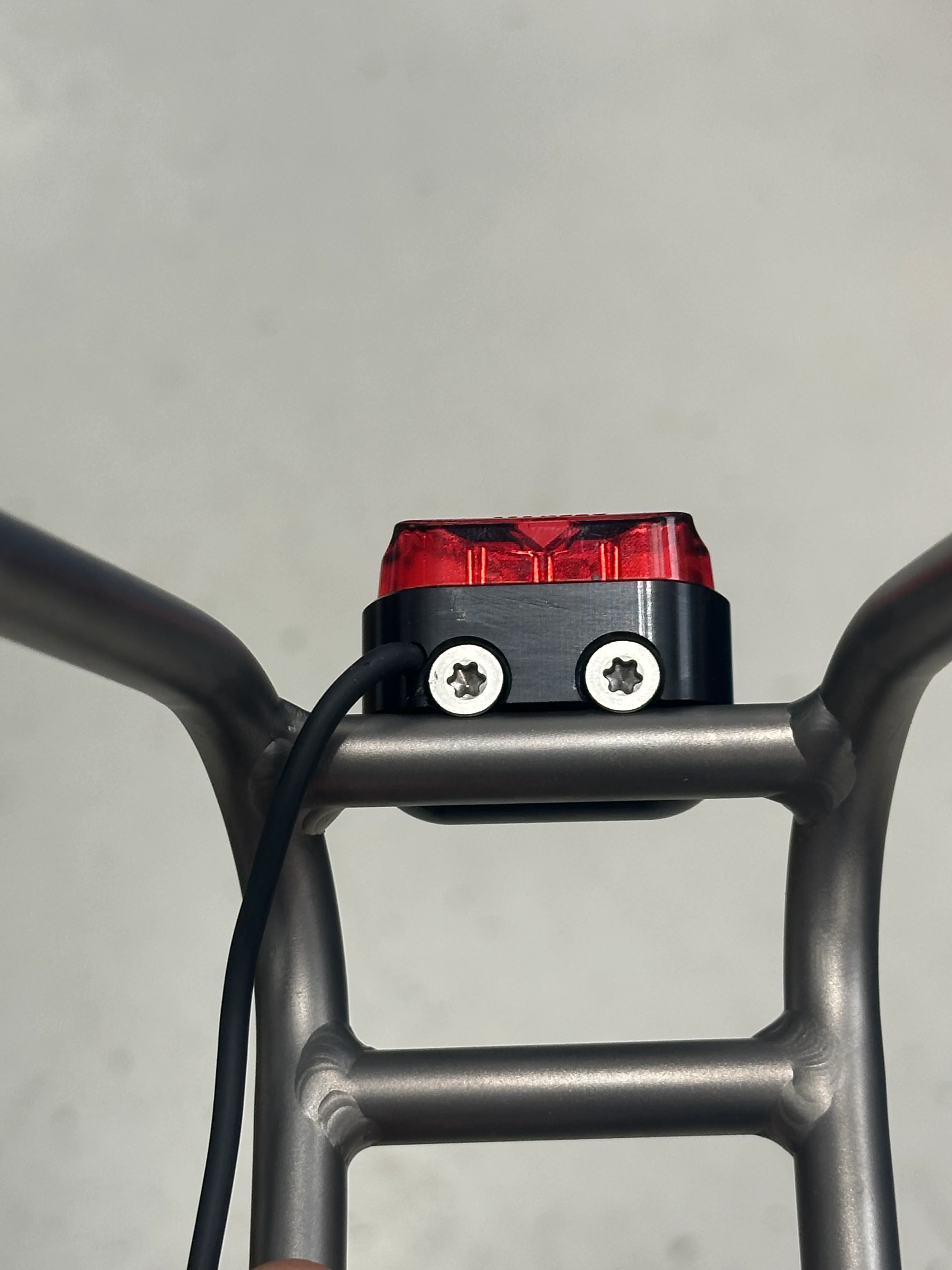 Schmidt SON Rear Light - Rack 10mm Tube Mount - Image 4