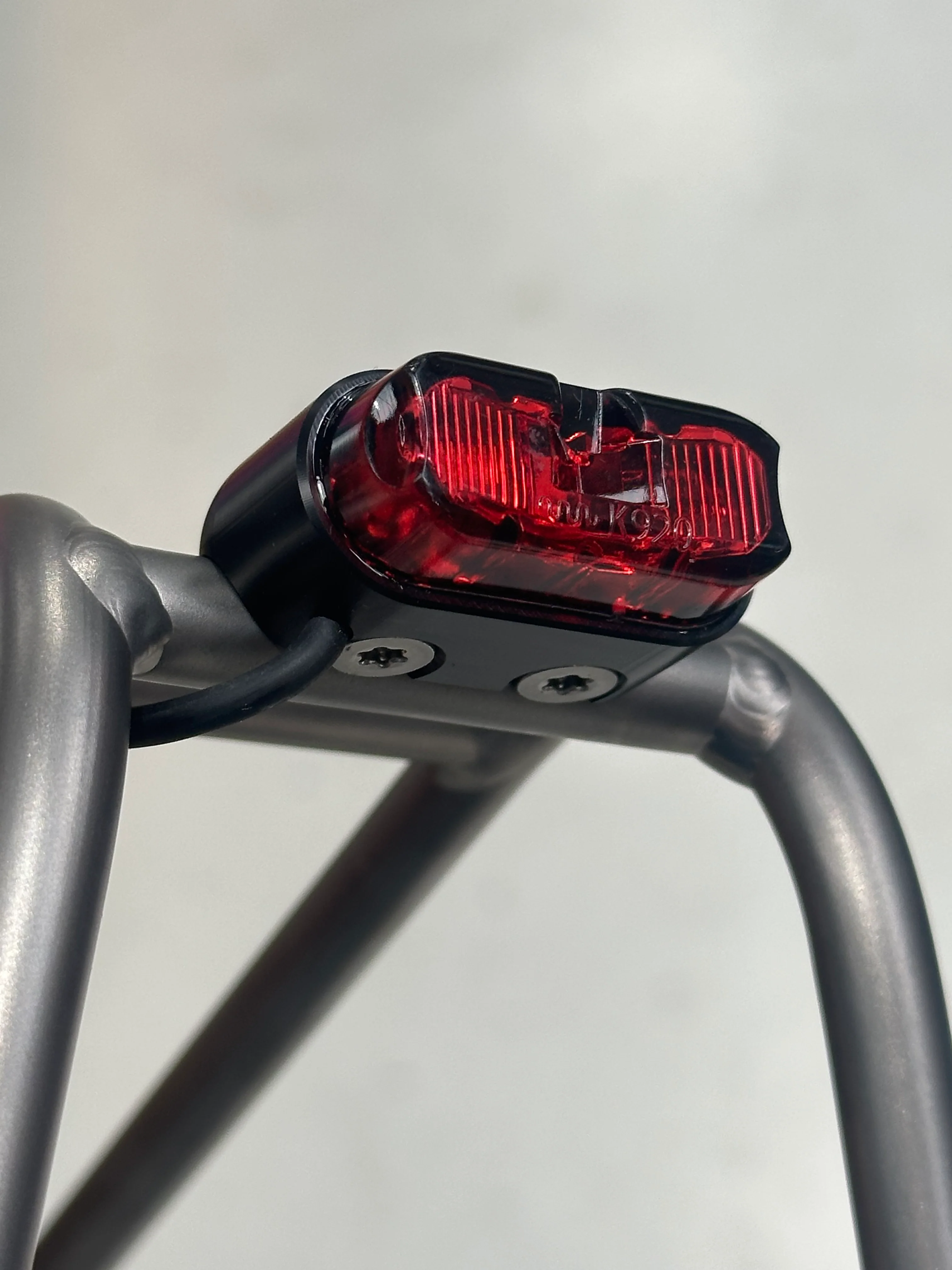 Schmidt SON Rear Light - Rack 10mm Tube Mount - Image 5